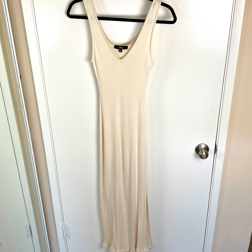 Like new | LULUS Cream Rib Knit V-neck midi bodycon dress • with slit! Sexy 🤍🤍